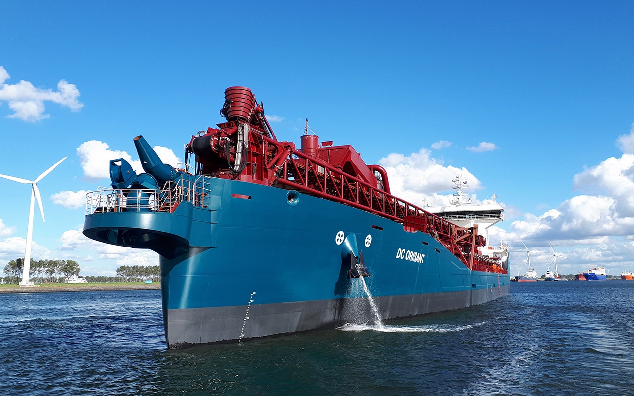 Built by Royal IHC, and delivered in 2018, the TSHD (Trailing Suction Hopper Dredger) called DC Orisant has a length of 142 m, beam of 23 m, a total power of 11,000 kW and speed of 16 knots.